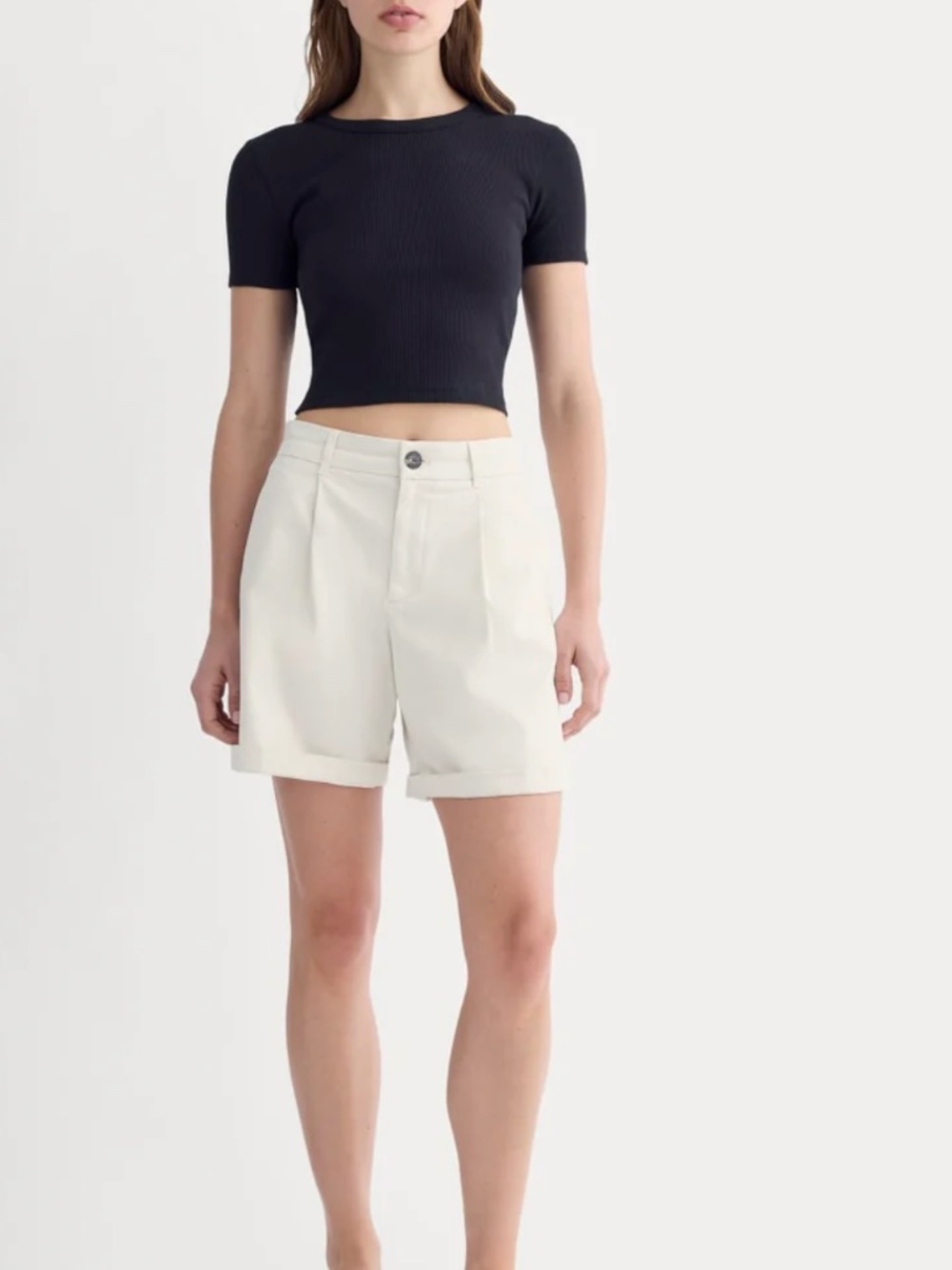 THE PLEATED CHINO SHORT